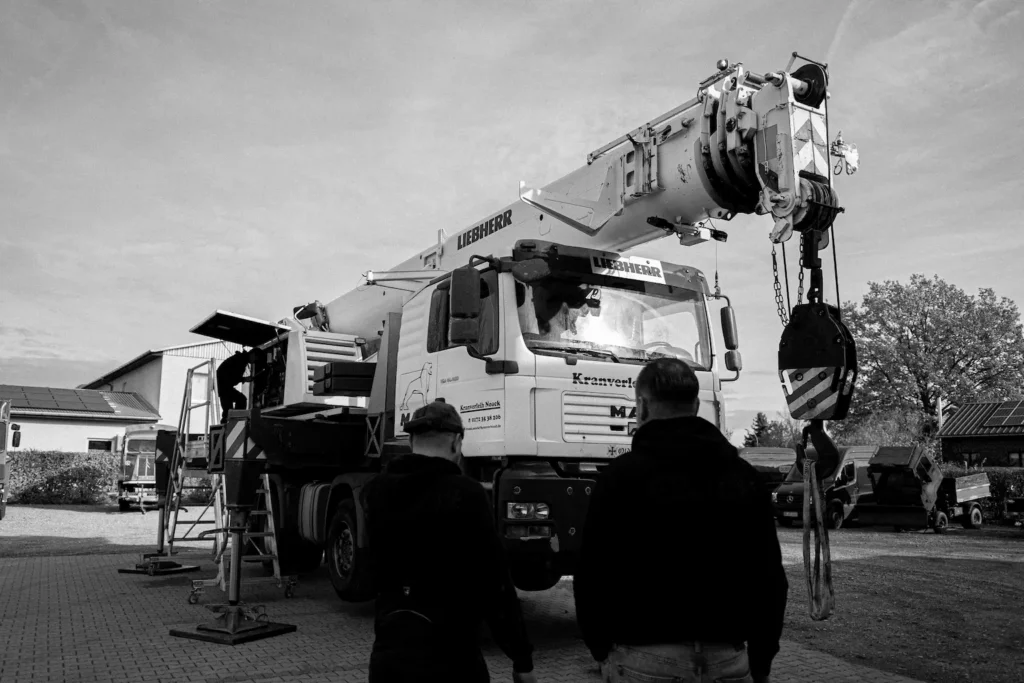 UVV inspection of a loading crane in Saxony by KSHD employees